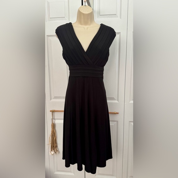 Perceptions Black pleat detail Dress - Picture 1 of 10
